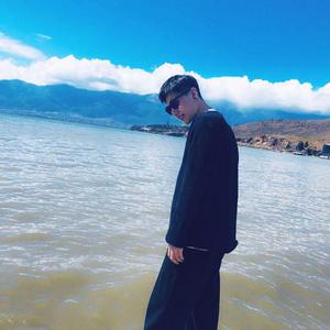 舞厅里挺进人妻的身体
