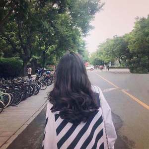 舞厅里挺进人妻的身体
