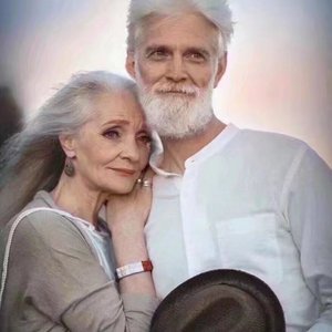 舞厅里挺进人妻的身体
